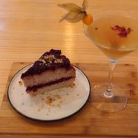 Buckwheat & strawberry cake and a glamorous cold tea cup at Okaeri in Gijon