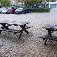 Outdoor seating at Frituur De Kaai in Zwijndrecht