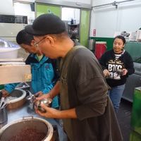 L'espace où se trouve le riz et les soupe (juste 10TND) de plus sur vôtre ticket, à préciser au moment de payer en caisse at ZhǎngChūn 長春 - Minzu in Tainan