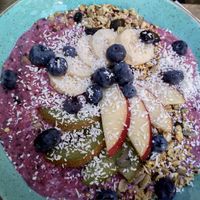 Sommerbeerenbowl at püük - fein + herausgeputzt in Hamburg