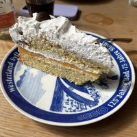 Stracciatella apricot cake  at püük - fein + herausgeputzt in Hamburg