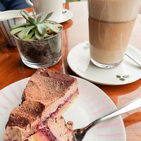 Amazing chocolate cherry cake with chai latte and almond milk at püük - fein + herausgeputzt in Hamburg