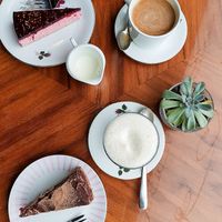 Chocolate cherry and raspberry cake at püük - fein + herausgeputzt in Hamburg