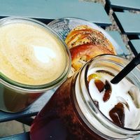 Latte, ice-tea and non-vegan cardamom-bun at Babettes in Linkoping