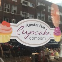 Logi at Amsterdam Cupcake Company in Amsterdam