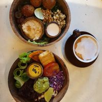Buddha bowl und Mediterranean Bowl at Roots Plant-Based Cafe in Da Nang