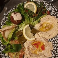 Assiette végétalienne at Beyrouth in Poitiers