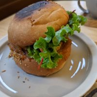 Vegan burger at Newtree Café in Lyon