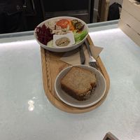 Main & banana bread  at Newtree Café in Lyon