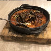 Braised Portobello/tea tree mushrooms and white bean in tomato sauce at Hi-Lai Vegetarian 漢來蔬食 in Taipei