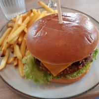 Burger with caramelised onions at Miss Dot in Hals