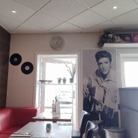 Elvis at Miss Dot in Hals