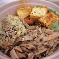 Saint Boll (tofu et houmous de pois cassé) 💚 #Veganuary at Boll N Roll in Tours