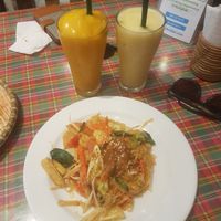 Pad Thai and Smoothies at May Kaidee in Bangkok