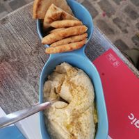 Hummus and pitta at To Mikraki in Syros