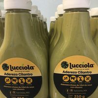 El aderezo de cilantro de Lucciola, no tiene conservadores no colores artificiales, es una muy buena opción para las ensaladas, los sandwiches, está hecho a partir de Soya organi at Vegan Bageri in Zapopan