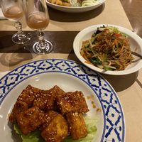 Tofu caramélisé avec des nouilles sautées aux légumes  at Pattaya in La Rochelle