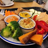 Selección de patés con crudités at Curcuma Green Food in Burgos