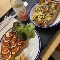 Quiche and stuffed sweet potato at Curcuma Green Food in Burgos