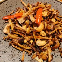 Stir fried mushrooms with cashew nuts and bamboo shoots 腰 果冬笋煸双菇 at Lín Hú SùShí - The Lakeside Veggie in Shanghai