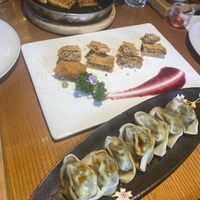 桂花糍粑、素排、酱汁很少的馄炖  at Lín Hú SùShí - The Lakeside Veggie in Shanghai