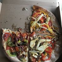 Half-half (zelf verdeeld), Pizza Bianco con verdura + Bella at Bella Sardegna in Roden
