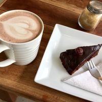 Hot chocolate and vegan chocolate cake at Kat's Coffee in Unawatuna