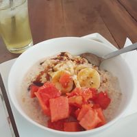 Porridge with coconut milk and fruits (500 Rs + 100 Rs for fruits) at Kat's Coffee in Unawatuna