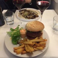 Mac and Cheeze burger at brEAThe Restaurant - Pigalle in Paris