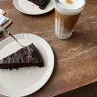 veganer Schokokuchen + Iced Coffee mit Hafermilch  at Mein Liebes Frollein in Leipzig