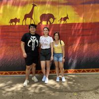 My vegan 🌱 daughter in middle ❤️ at Walt Disney World - Satu'li Canteen in Lake Buena Vista