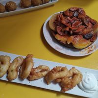 Croquetes de formatge, pop shiitake i calamars at Sa Capca in Blanes