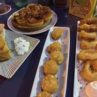 Tapes molt bones, estupendes. Pastis bonissim at Sa Capca in Blanes