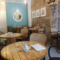 Indoor seating at Eisdielerin in Cologne