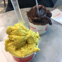 Ginger & turmeric and dark chocolate ice cream at Box-Cream in Genoa