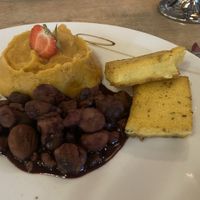 Yvonnes Veganer Teller
Thymianpolenta, Maronen und Süßkartoffel-Sellerie-Stampf  at Christas in Stralsund