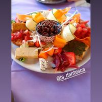Antipasto vegano con frutta e formaggi vegani  at Ristoro Dantesca in Pisa