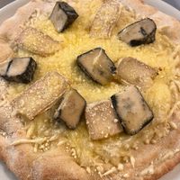 Pizza 4 formaggi veg  at Ristoro Dantesca in Pisa