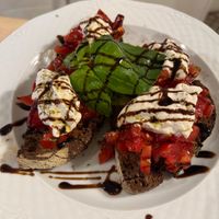 Bruschetta stracciatella veg pomodorini e aceto balsamico  at Ristoro Dantesca in Pisa