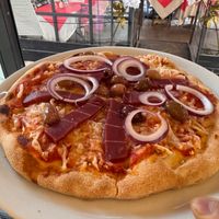 Pizza tonno veg  at Ristoro Dantesca in Pisa