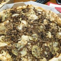 Shimeji, farofa de castanha do Pará com alho, requeijão de castanha, lâmina de batata inglesa at Fermentô in Porto Alegre