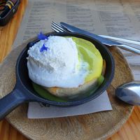 Lemon and blueberry pancake at Orteá - Vegan Collective in Lisbon