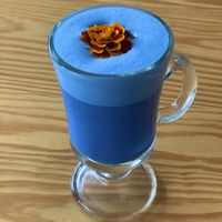 Spirulina drink at Orteá - Vegan Collective in Lisbon