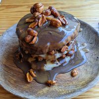 Snickers pancakes at Orteá - Vegan Collective in Lisbon
