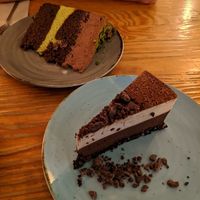 Torte und Tiramisu (unten) at Orteá - Vegan Collective in Lisbon