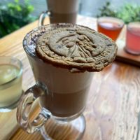 Brunch - Coffee, milk and a delicious cookie at Orteá - Vegan Collective in Lisbon