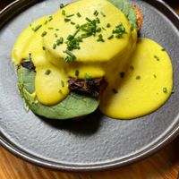 Brunch - Eggs benedict at Orteá - Vegan Collective in Lisbon