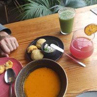 Soup and bread starter at Orteá - Vegan Collective in Lisbon