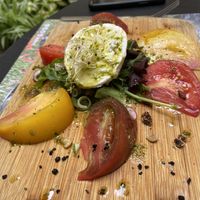 Tomate mit Burata at La Bohème in Arles