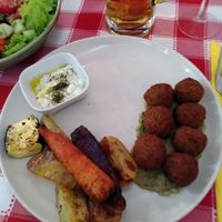 Full falafel experience (salad on side) at Captain's Table in Terceira